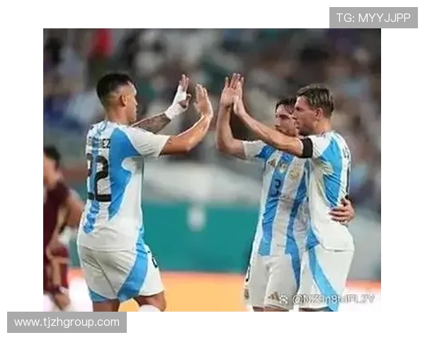 阿根廷队在迈阿密国际基地举行首场训练备战新赛季