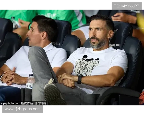 巴萨助教谈卡雷拉斯防守能力称上赛季全胜本菲卡信心十足